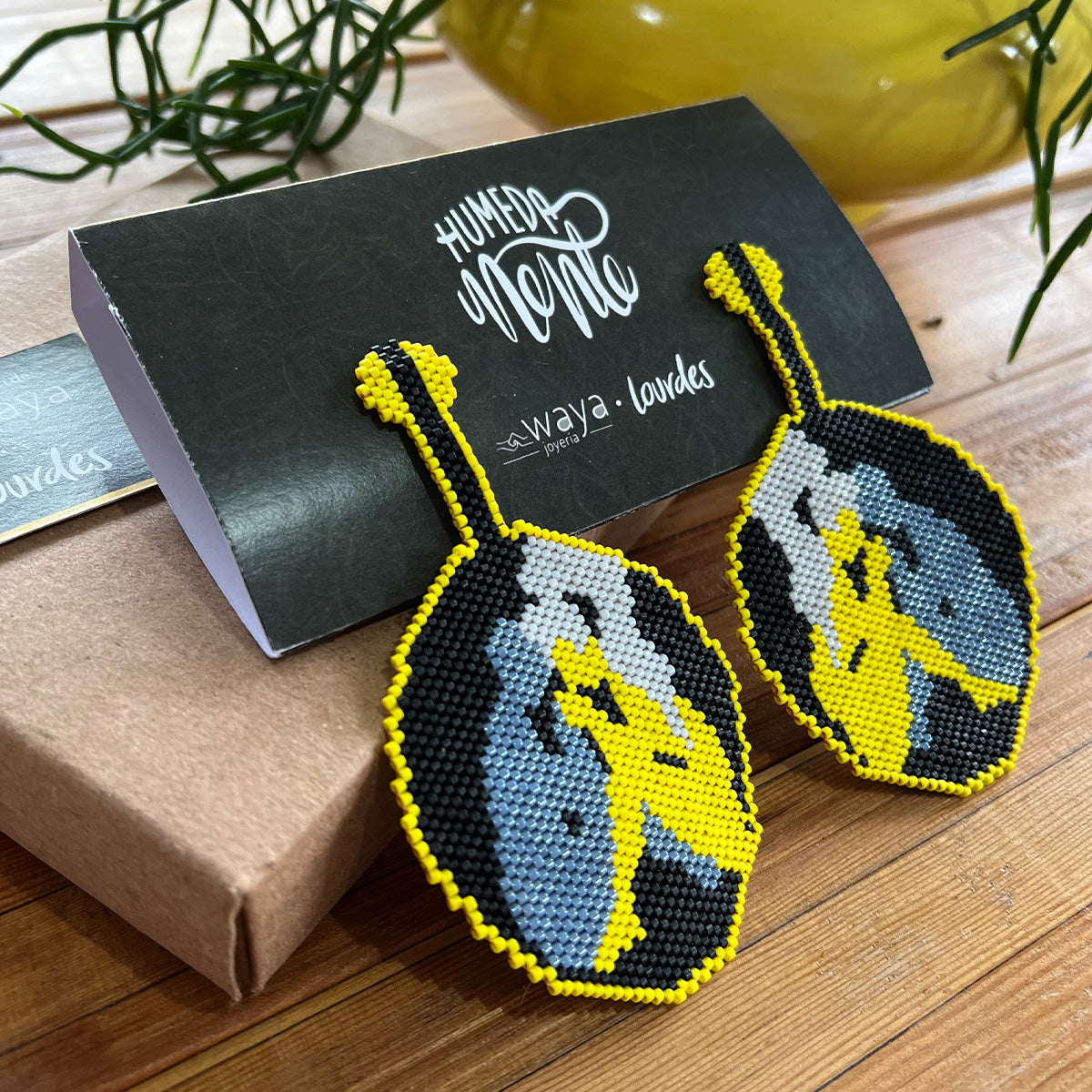 Aretes Miyuki Enroscados Amarillo