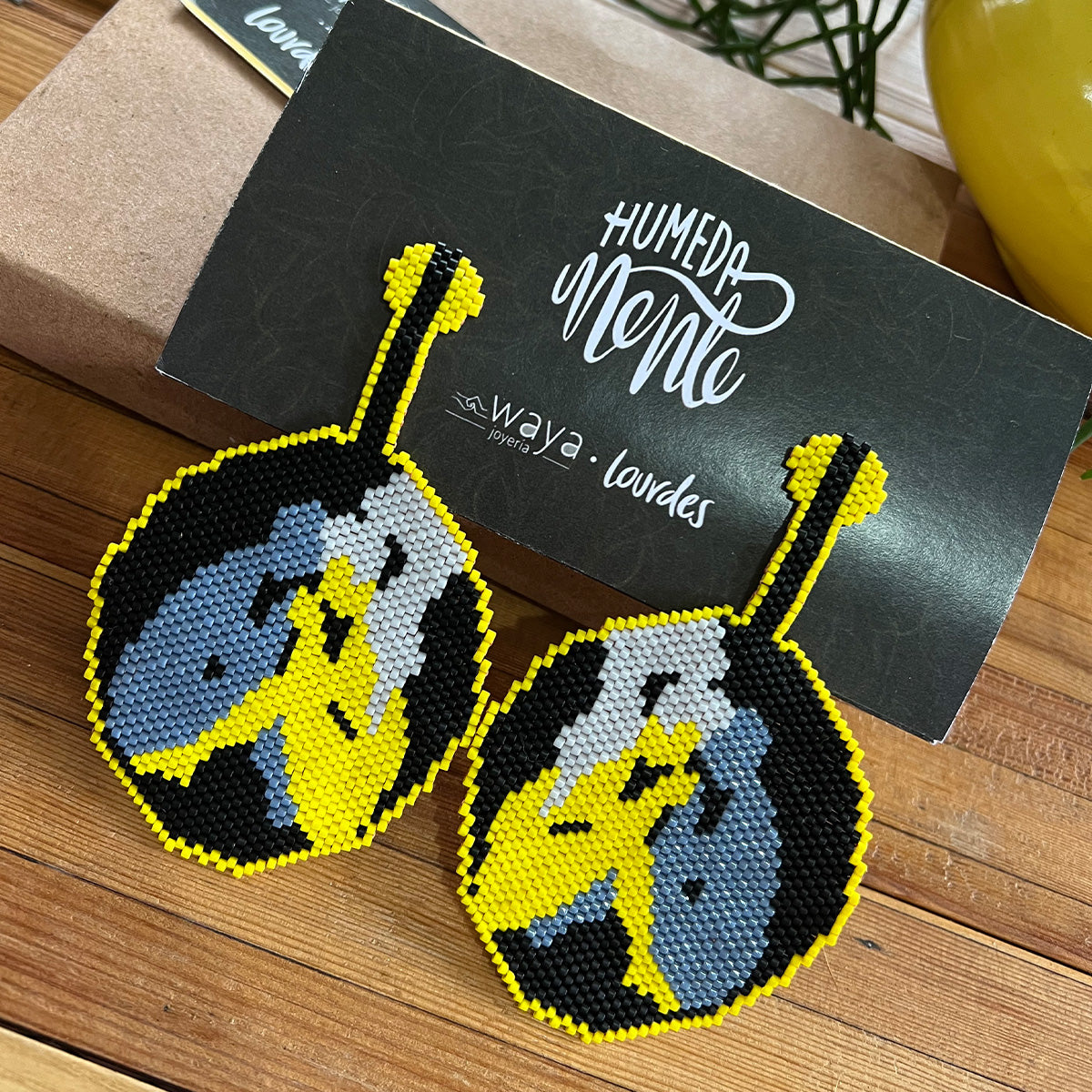 Aretes Miyuki Enroscados Amarillo